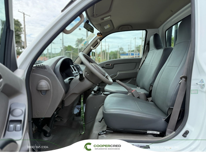 HR Hyundai Branca 24/25 Com Carroceria Facchni