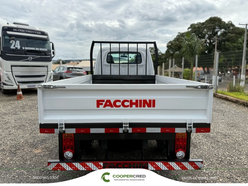HR Hyundai Branca 24/25 Com Carroceria Facchni