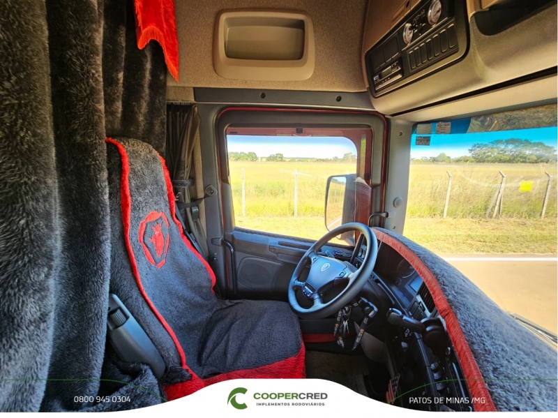 Scania R440 6x4 Vermelha 2014
