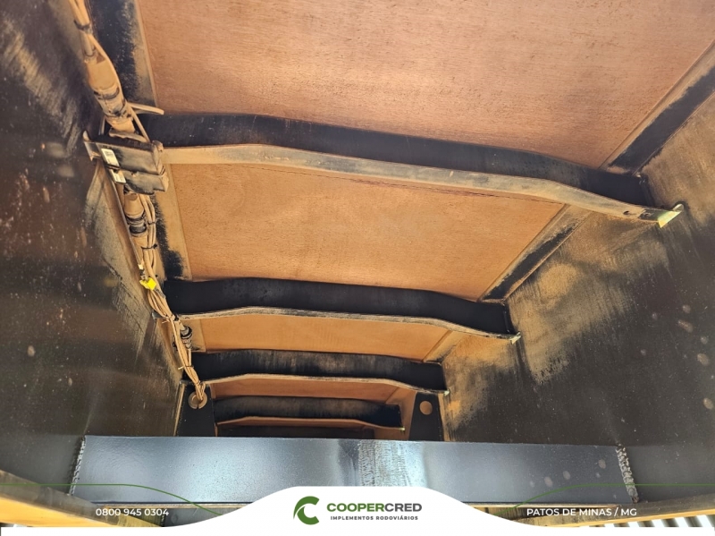 Graneleira 4º Eixo Guerra Seminova 2022 14,00m x 1,80m