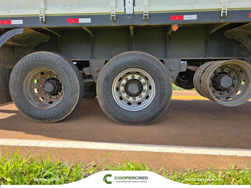 Graneleira Randon 19/20 12,40m x 1,80m Assoalho de Chapa