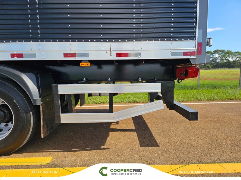 Baú Facchini 25/26 30 Paletes Interior em Compensado