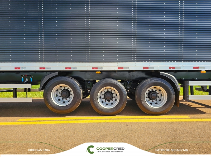 Baú Facchini 25/26 30 Paletes Interior em Compensado