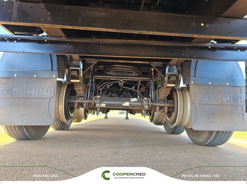 Baú Facchini 25/26 30 Paletes Interior em Compensado