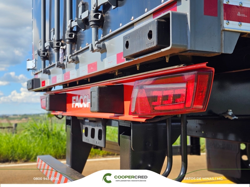 Baú Facchini 25/26 30 Paletes Interior em Compensado