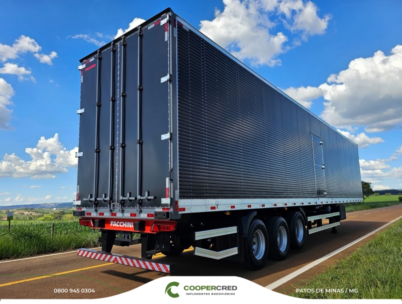 Baú Facchini 25/26 30 Paletes Interior em Compensado