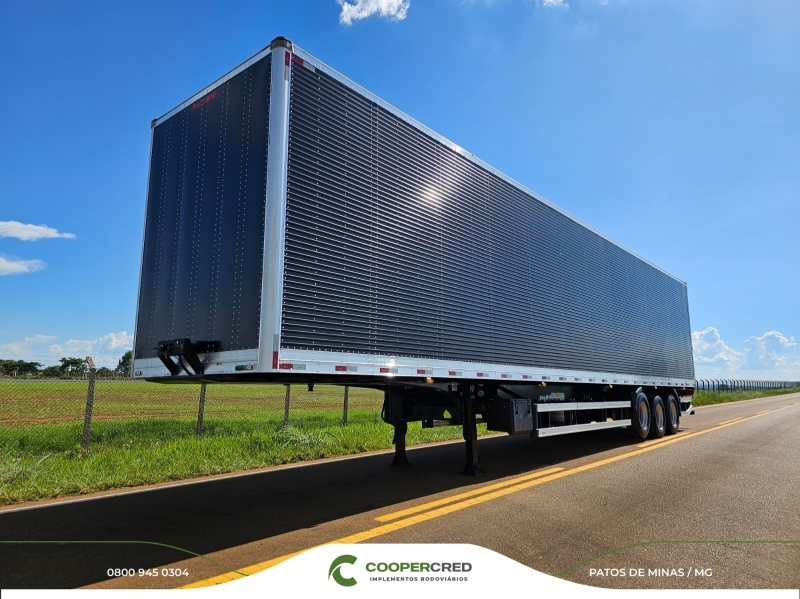 Baú Facchini 25/26 30 Paletes Interior em Compensado