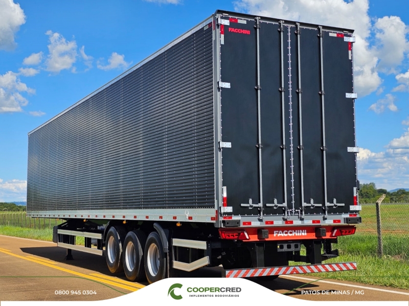 Baú Facchini 25/26 30 Paletes Interior em Compensado