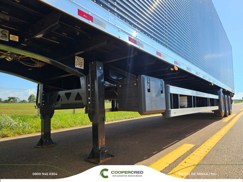 Baú Facchini 25/26 30 Paletes Interior em Compensado