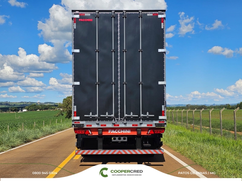 Baú Facchini 25/26 30 Paletes Interior em Compensado