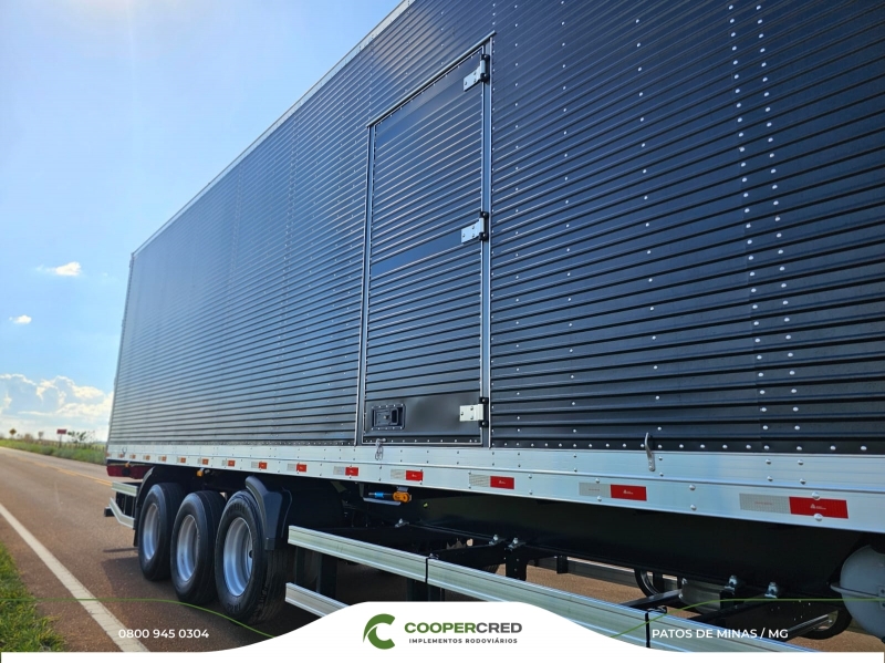 Baú Facchini 25/26 30 Paletes Interior em Compensado