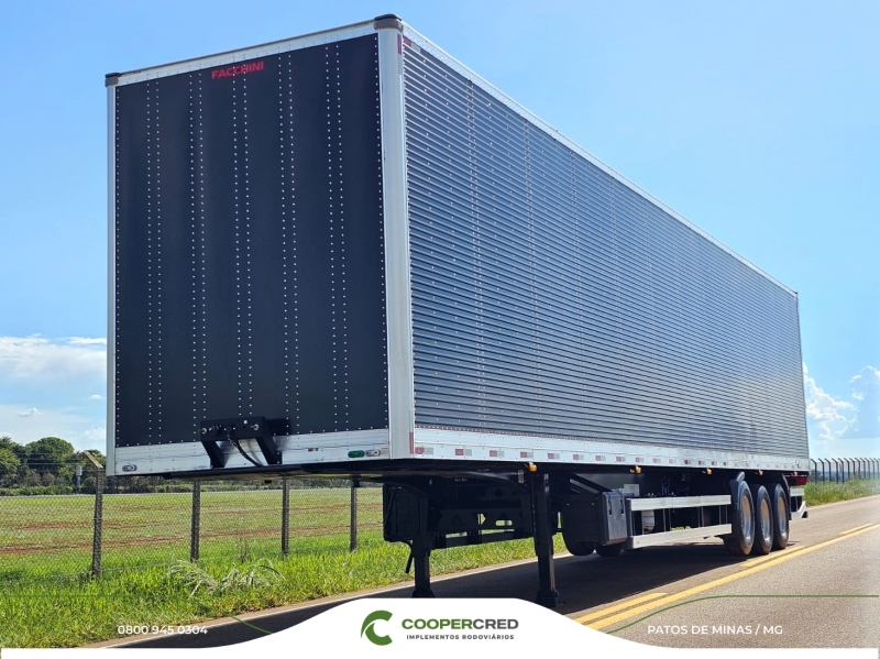 Baú Facchini 25/26 30 Paletes Interior em Compensado