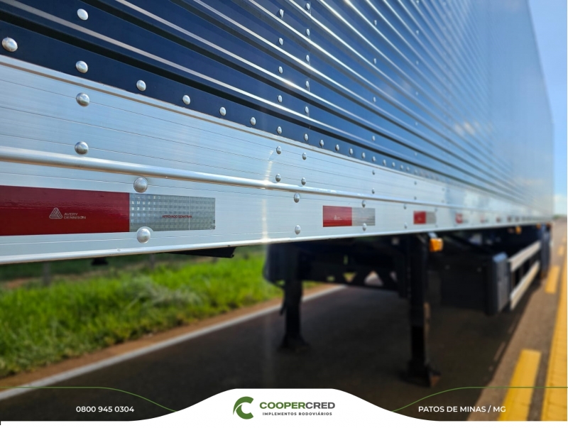 Baú Facchini 25/26 30 Paletes Interior em Compensado