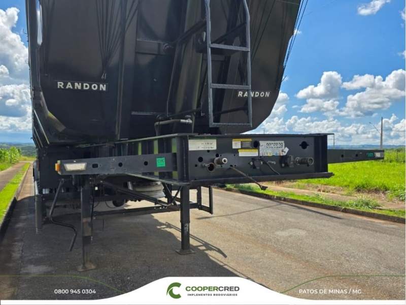 Basculante 4º Eixo Randon Preta 2024/2024 55m³