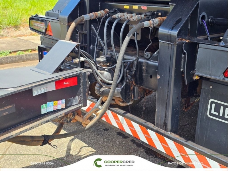 Rodoçacamba Librelato Preta com Pneus e Lona Fácil 23/24