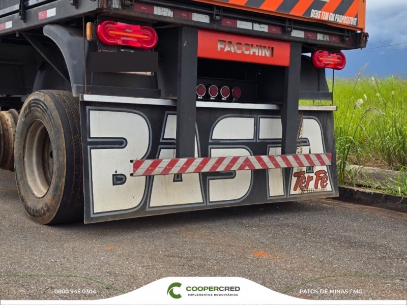 Rodotrem Graneleiro Facchini Preta 2021 Assoalho de Chapa