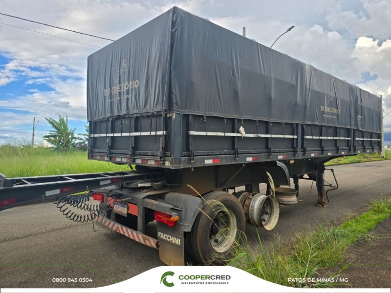 Rodotrem Graneleiro Facchini Preta 2021 Assoalho de Chapa