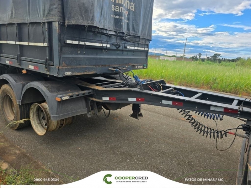 Rodotrem Graneleiro Facchini Preta 2021 Assoalho de Chapa