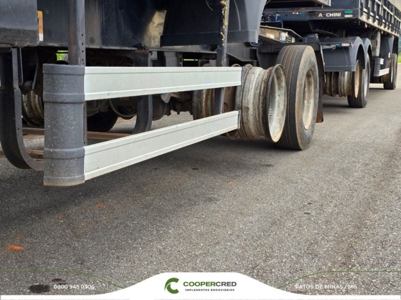 Rodotrem Graneleiro Facchini Preta 2021 Assoalho de Chapa