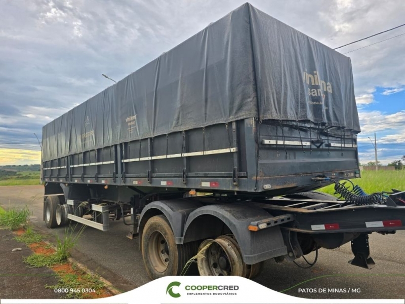 Rodotrem Graneleiro Facchini Preta 2021 Assoalho de Chapa