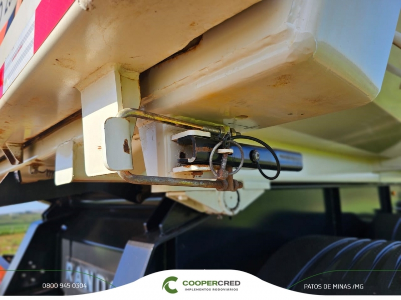 Rodocaçamba Randon Branca 23/23 sem pneus