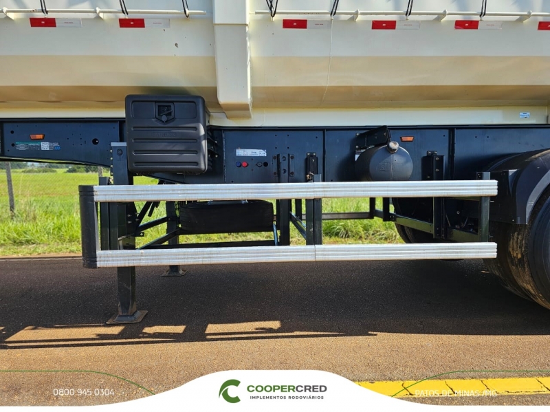 Rodocaçamba Randon Branca 23/23 sem pneus